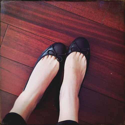 纯黑色羊皮露趾浅口圆头女单鞋