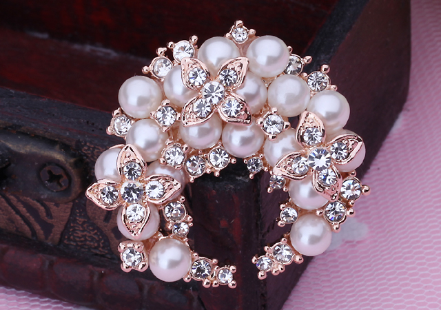 Broche femme YA BAO en Zircon diamant - Ref 1188057 Image 1