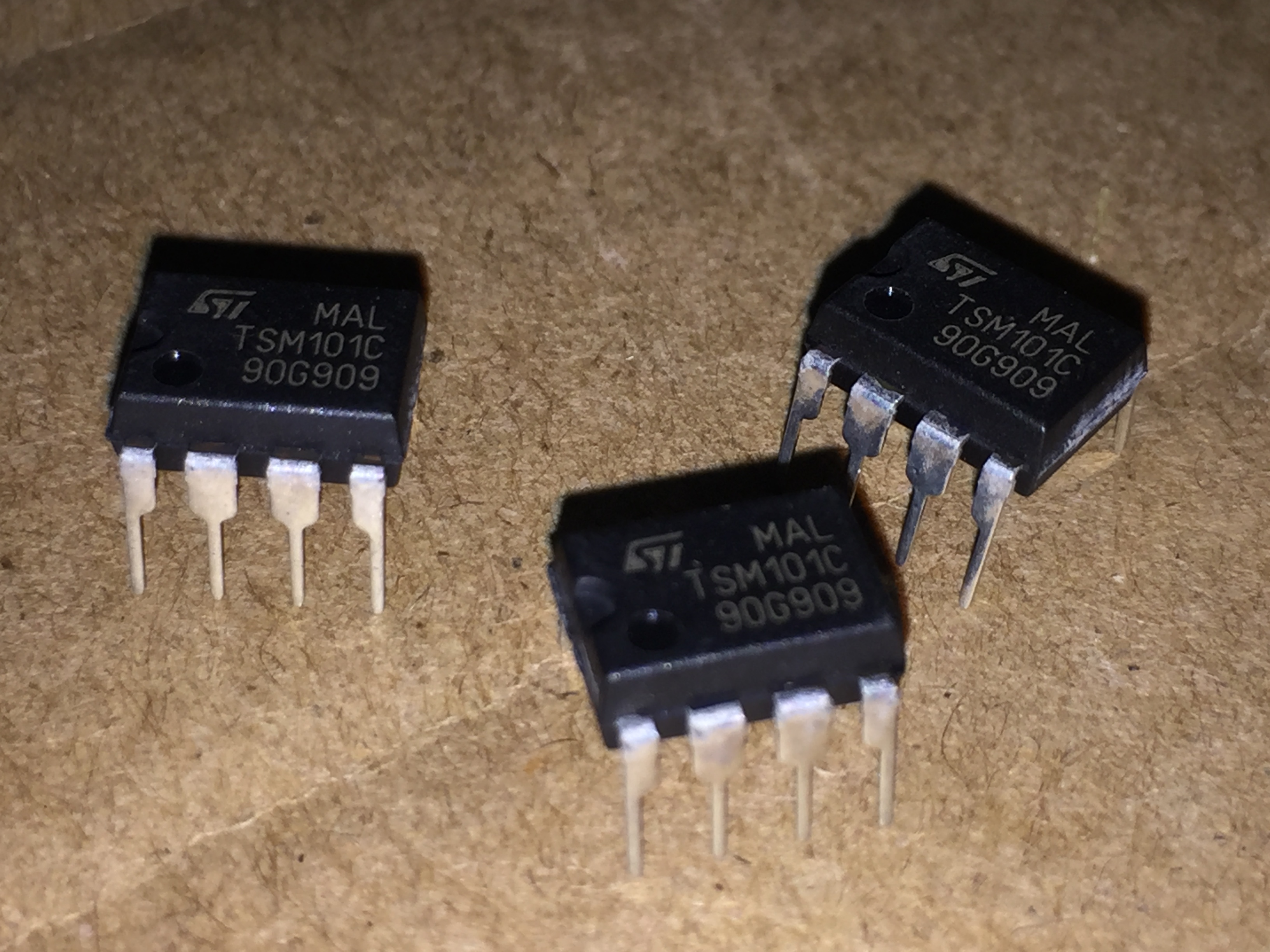 清仓处理，剩下最后500个，出完为止。（亲，还在为很多元器件采购困难而烦恼嘛 我们就是专业配套商家 亲们可以联系我们客服发BOM表格 我们会为亲尽快报价 已方便亲采购 以免耽误生产 滨耀电子商行）