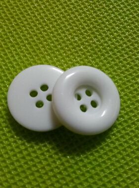 18MM20MM白色四眼毛衣纽扣