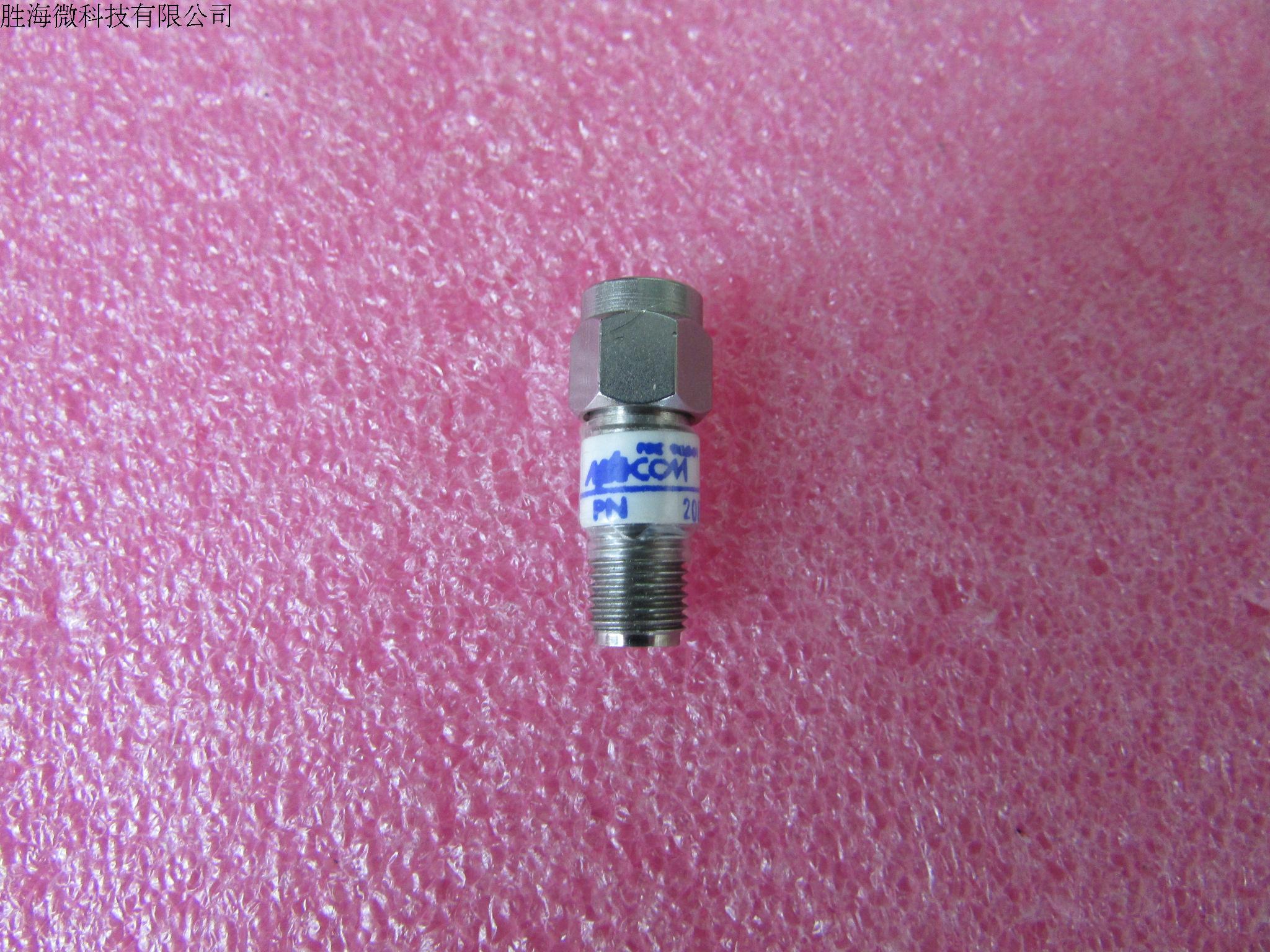 2082-6042-10 M/A-COM 18GHz 2W 10dB SMA射频微波固定衰减器 名 称：固定衰减器 品 牌：M/A-COM 型 号：2082-6042-10  衰 减 量: 10dB 频率范围：DC-18GHz 接 头：SMA公-SMA母 功 率：2W /瓦