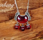 Silver hung vintage Thai Silver 925 Silver jewelry red garnet safe lock pendants old silversmith silver pendant chain