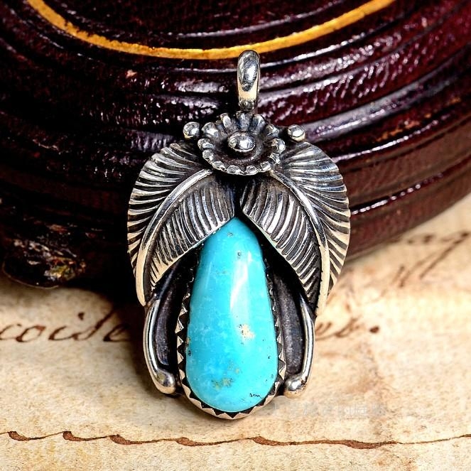 庭院西洋古董纯银立体绿松石吊坠