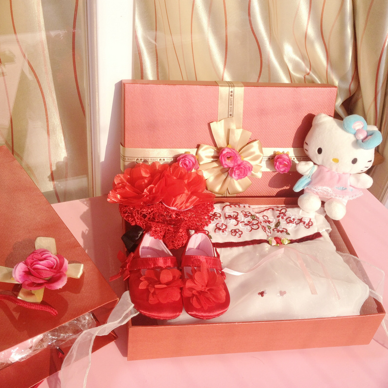 Coffret cadeau pour nouveau-né - Vêtements + Accessoires - Ref 1978018 Image 1