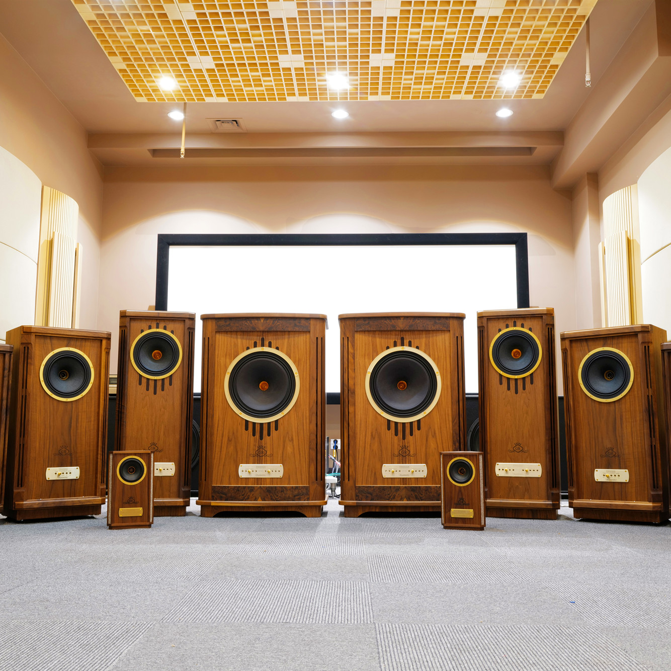 这音响是把西敏寺的钟声塞进客厅了吗。