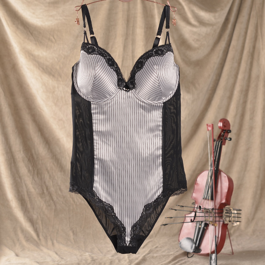 Sous-vêtement minceur luxueux en nylon - Ref 692249 Image 1