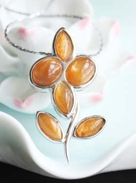 天然镶嵌日光石挂件项链水晶吊坠