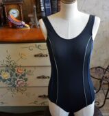 091536欧美原单专业运动TWEKA 线条拼接游泳保守三角连体泳衣