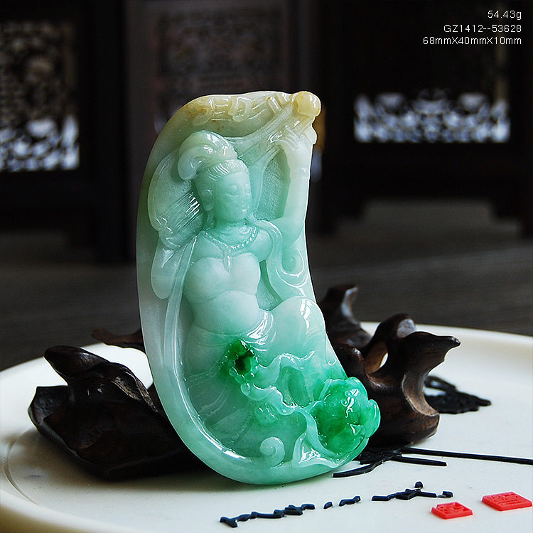 黄加绿三彩飞天舞翡翠挂件吊坠