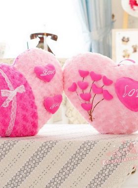 特价毛绒玩具爱心抱枕LOVE心形