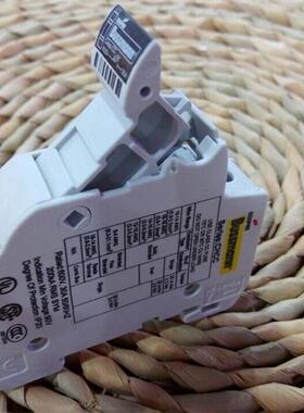 CHCC1DU BUSSMANN 10X38卡轨式底座32A 600V 全新正品 不带指示灯