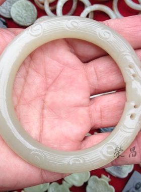 双龙戏珠玉质手镯