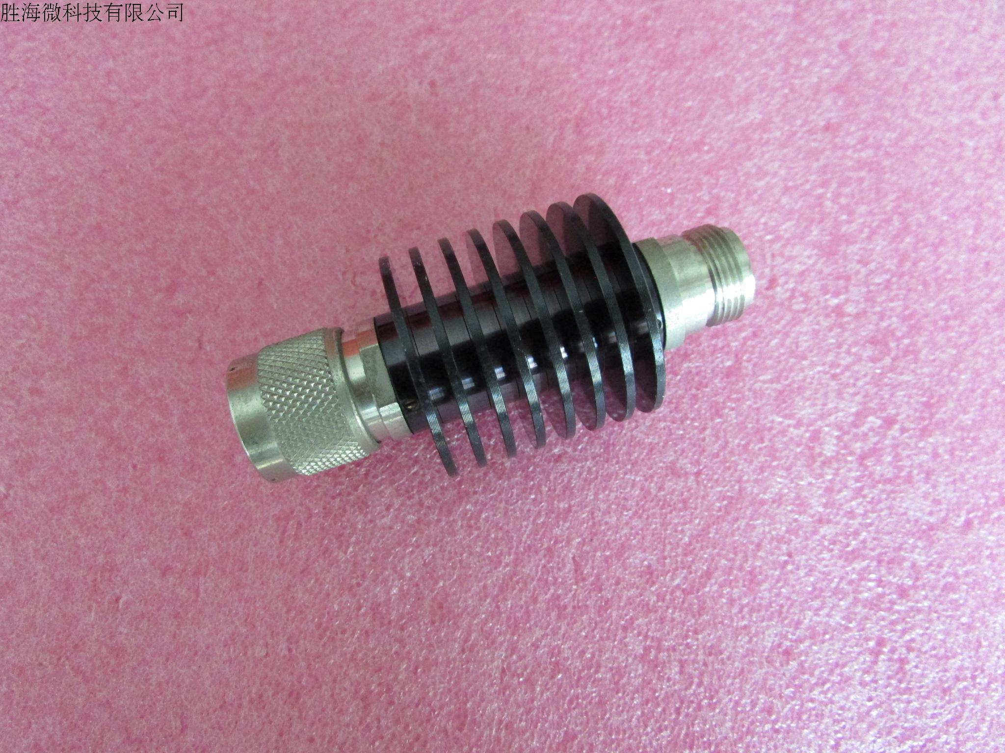 HRS进口 AT-1110 10dB DC-12.4GHz 5W N 射频微波同轴固定衰减器 质量包好，包能用  可提供详细测试图  成色好 品  牌：HRS 型     号：AT-1110 衰  减  量: 10dB 频      率：DC-12.4GHz 接       头：N公-N母 功