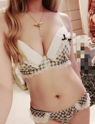 尺寸：正常尺寸  款式包的比较少 包多一点请拍大一个罩杯