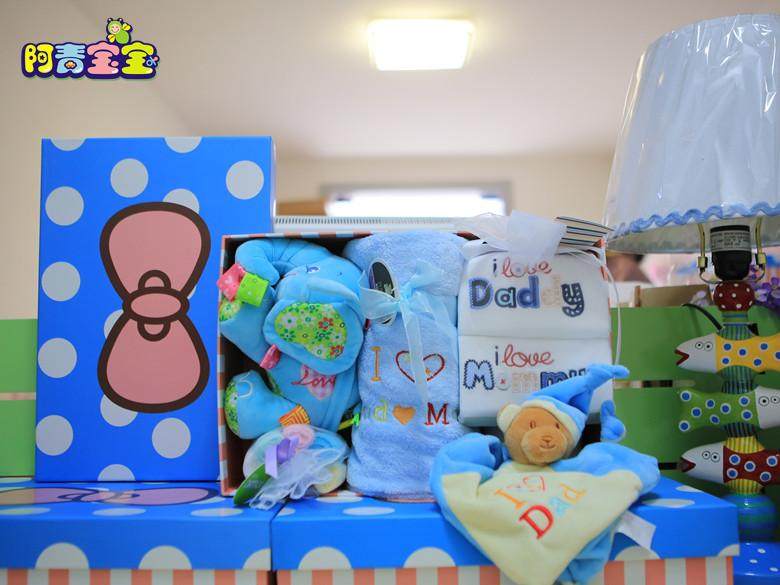 Coffret cadeau pour nouveau-né - Vêtements + Fournitures - Ref 1976807 Image 1