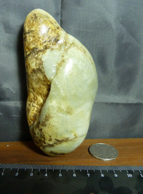 22247新疆和田玉龙喀什河和田玉青玉籽料 人物