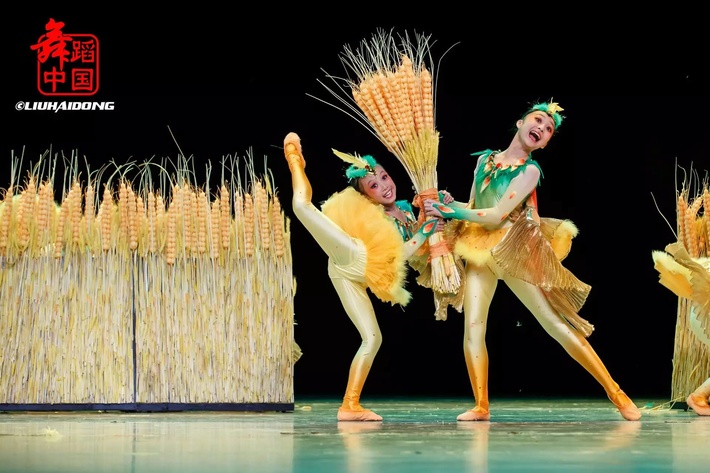 快乐风儿童舞蹈道具演出服