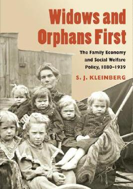 【预售】Widows and Orphans First: The Family Economy an