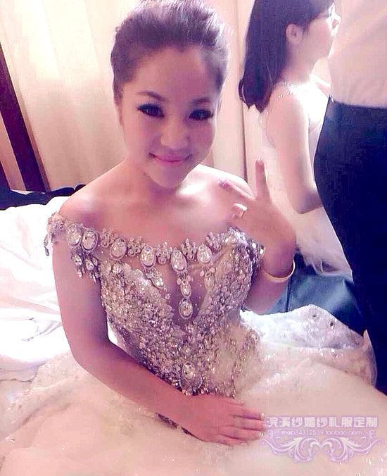 2018冬季新款韩式一字肩蕾丝水钻婚纱 深V领 芭比娃娃拖尾婚纱|ruв категории Женская одежда, Cвадебные платья, свадебное платье - от Buy2taobao.com для оказания профессиональной услуги покупки агента Taobao