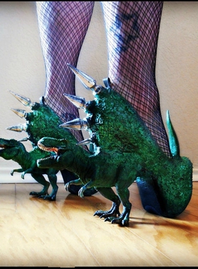 美国代购Client㊣ 手作屌款哥特式尖刺霸王龙高跟手绘低帮鞋