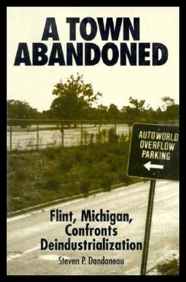 【预售】Town Abandoned: Flint, Michigan, Confronts Deindu