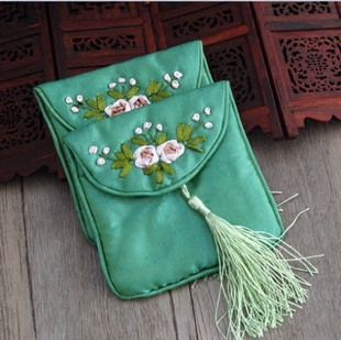 丝绸首饰袋 民族风手工绣花流苏暗扣高档锦囊小布袋浅绿色