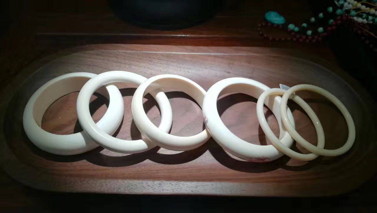 猛犸象牙俄罗斯冰料苏工贵妃镯