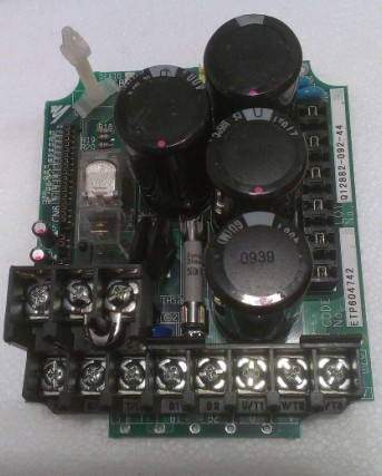 安川变频器 全新 VS-606V7驱动板 J系列ETP604742  220V 1.5KW 38