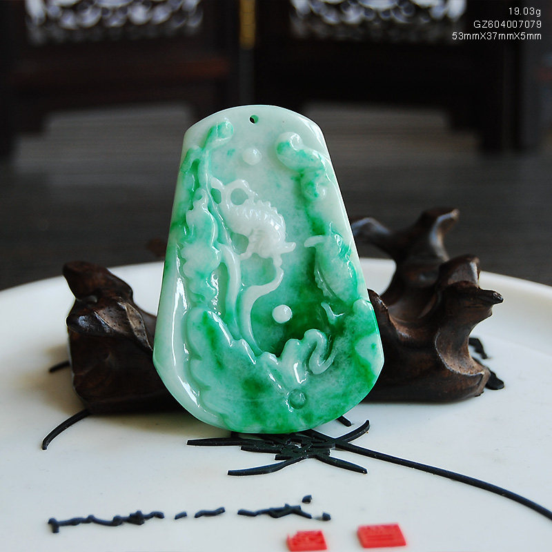 阳绿挂件吊坠天然翡翠鱼挂坠