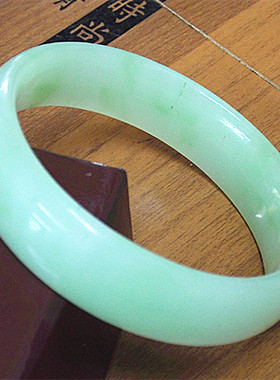 泰国开运浅绿色玻璃中号玉镯子