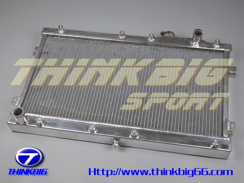 本品可有效降低温度，提高马力，节省油耗。安装简单，方便。其高度，宽度都和原车水箱一样，厚度在车体允许范围之内，原装位安装。