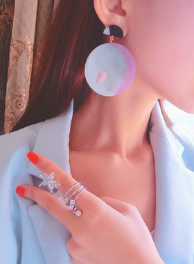 DD设计师款 撞色亚克力几何圆形圆圈耳环夸张气质未来感樱花耳钉