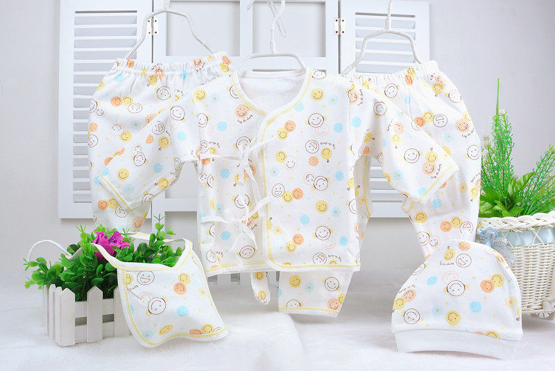 Coffret cadeau pour nouveau-né - Kit d accessoires - Ref 1960973 Image 1