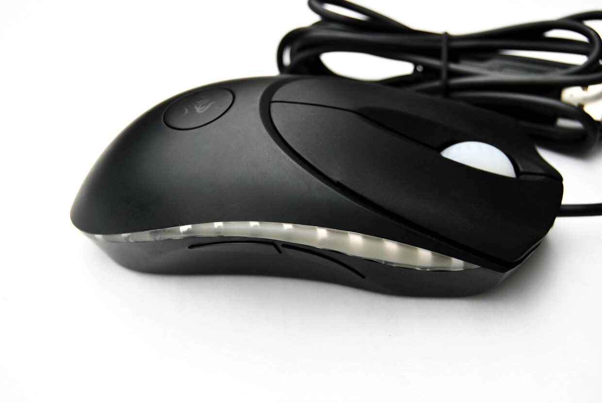 低价清仓 全国包邮 正品 雷蛇 RAZER Copperhead 铜斑蛇游戏鼠标高性价比高么？
