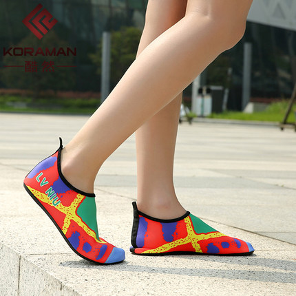 情侣浮潜鞋 夏季沙滩袜潜水男女赤足软鞋户外溯溪涉水游泳鞋儿童