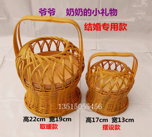 农村冬天特有的一种取暖工具：内有一个类似花盆形的瓦盆器具，外侧用竹片编织成灯笼形状，并在外侧中间位置加一弯形手柄牵引，冬天的时候可以在内瓦盆里加入烧红的火炭，以便取暖之用！火笼还是婚礼上的用品