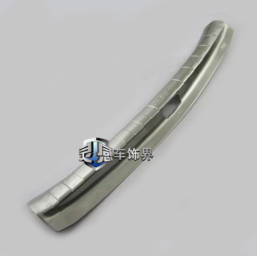 雪铁龙C3-XR改装专用不锈钢带车标内置后护板C3-XR内置后备厢踏板
