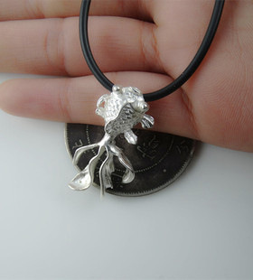 包邮99足银银鱼吊坠 女 鱼坠子复古银鱼女生礼物