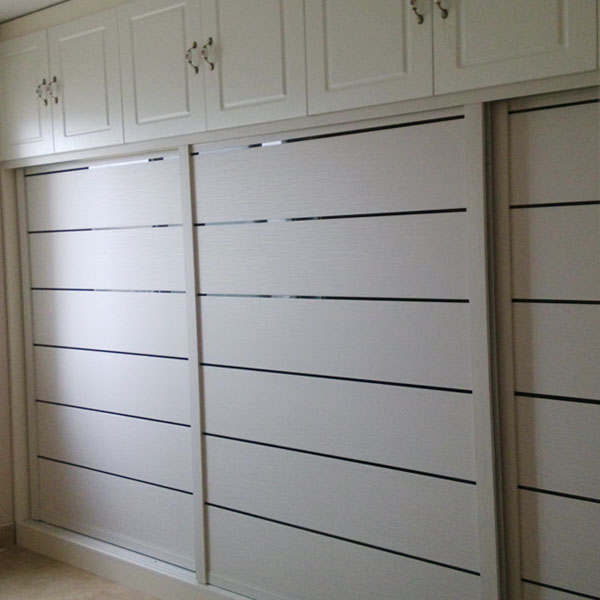 徐州市区。包括云龙区、金山桥区、九里区、泉山区、鼓楼区、贾汪区。铜山区。根据顾客需要上门测量设计。选材并安装。小米衣柜工厂直销。工厂地址坐落在徐州云龙区。采用环保安全健康的板材。从事橱柜20年。免费上门测量，上门安装，根据顾客要求定做，量身定做！实体看样。只接徐州市区，其他地区不接。