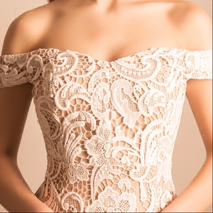 Elegant one word shoulder hollowed out lace short style of bridesmaid dress