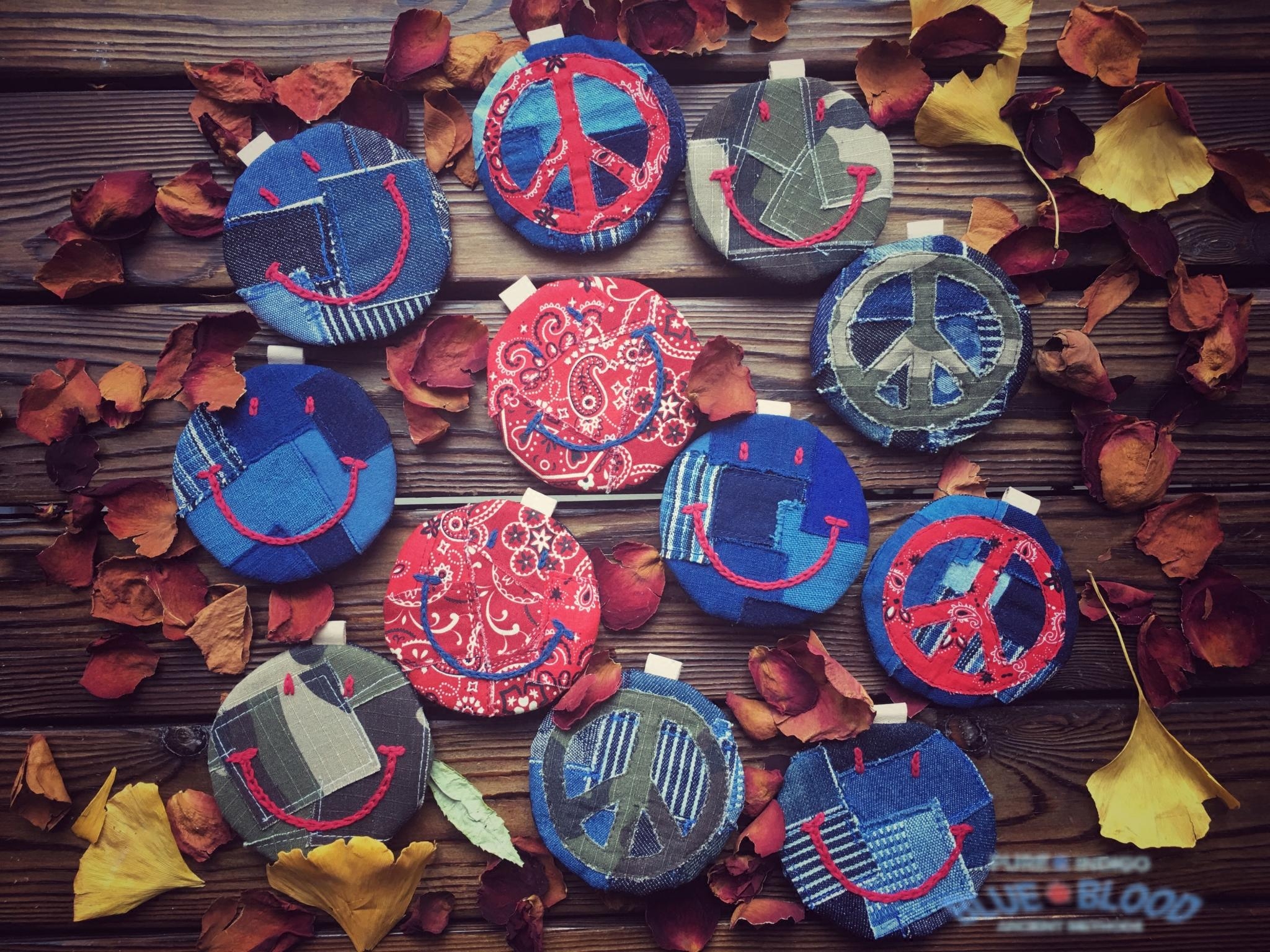 blue blood纯手工缝制indigo蓝染古布拼接笑脸反战零钱包 钥匙包