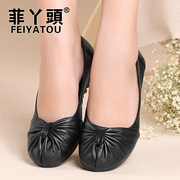 Philippine girl quality comfort leather shoes soft bottom, and large yard with middle-aged mother with flat shoes non-slip flat pale mouth shoes