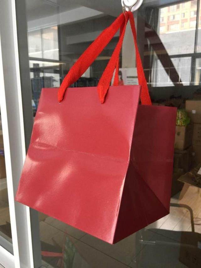 精美酒红色方体纸袋现货礼品袋 手提袋白卡覆膜枣红色包装袋子