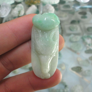 玉如意 南阳独山玉翡翠狼头吊坠代翠色A货翡翠挂件狼行天下