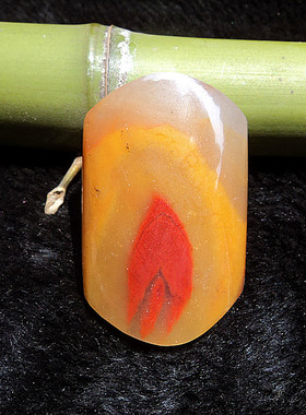 晶山角商城天然战国红玛瑙吊坠