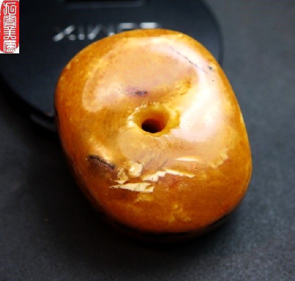 天然琥珀西藏深红皮古董风化纹老蜜蜡特大单珠带证书已放十年