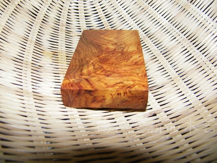 海南黄花梨降香黄檀水波纹荧光黄金底片块平安无事牌子刀柄香插A