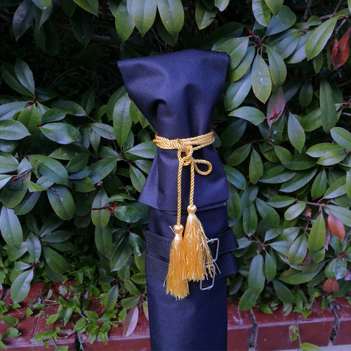 全长137CM  适合cosplay道具绑绳 或者龙泉剑武士刀上面的绑带 或者剑袋上方的扎口绑带。如果和包邮产品一起购买请联系掌柜改运费