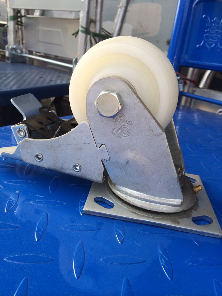 林春3A系列-中重型圆弧白尼龙轮 4寸全刹万向轮 脚轮 工业轮 轮子