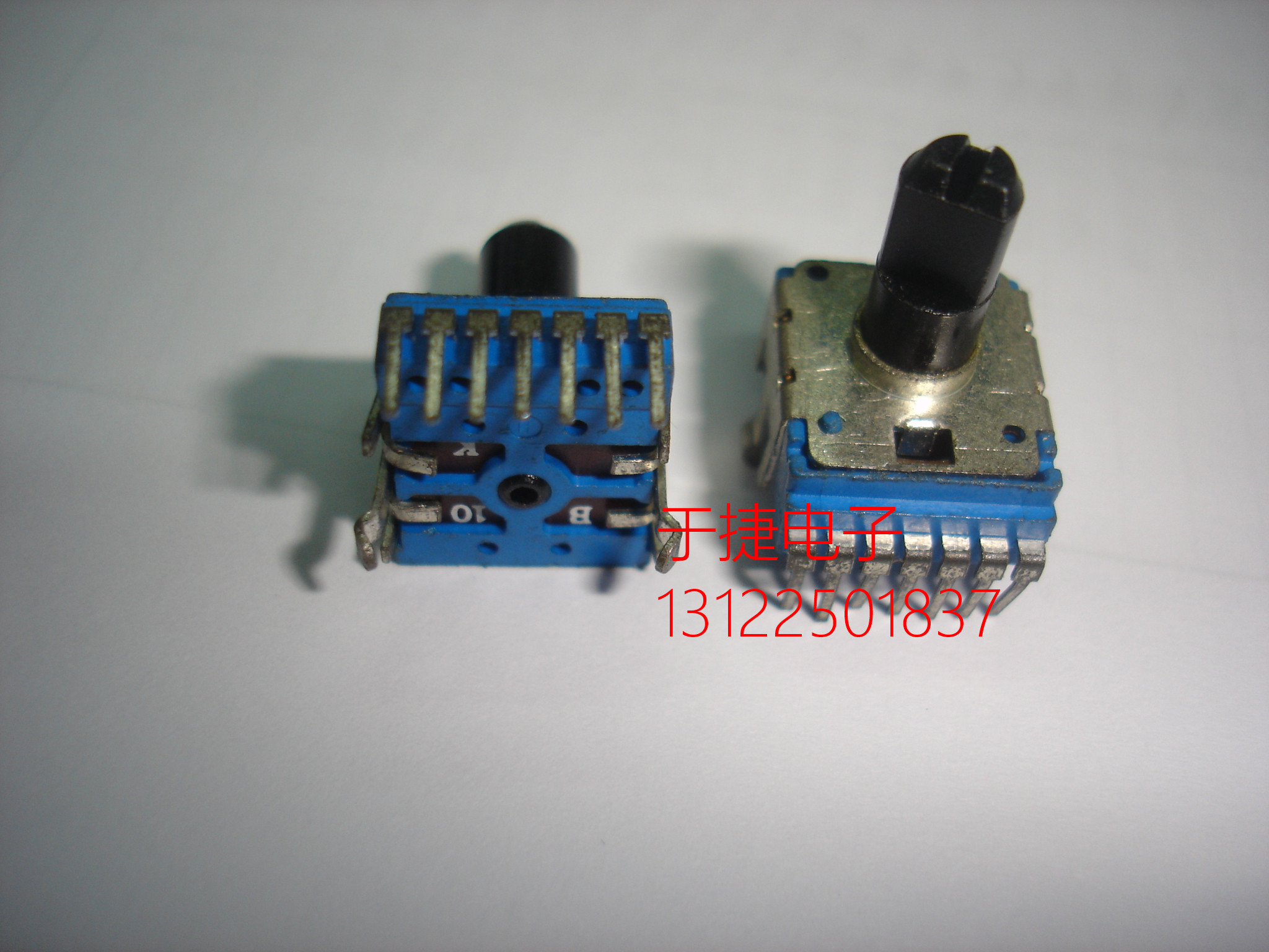 14型 7脚电位器 B10K 轴长15MM 全新 上海现货 正品